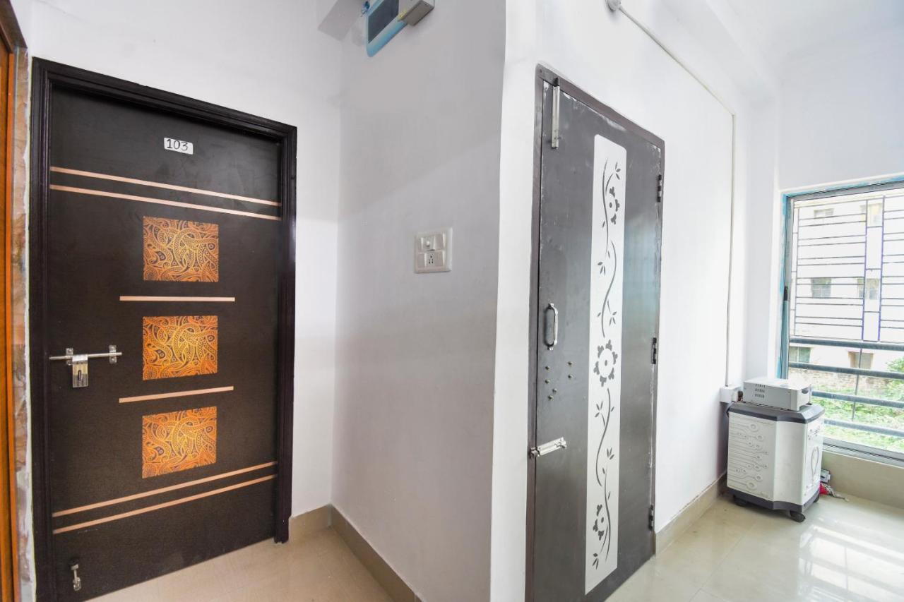 Oyo Flagship Mishika Homes Calcutta Exteriör bild